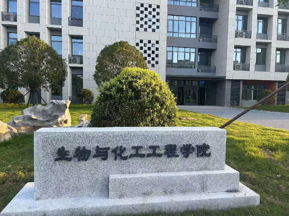 三水区扬州职业大学体育场高杆灯项目
